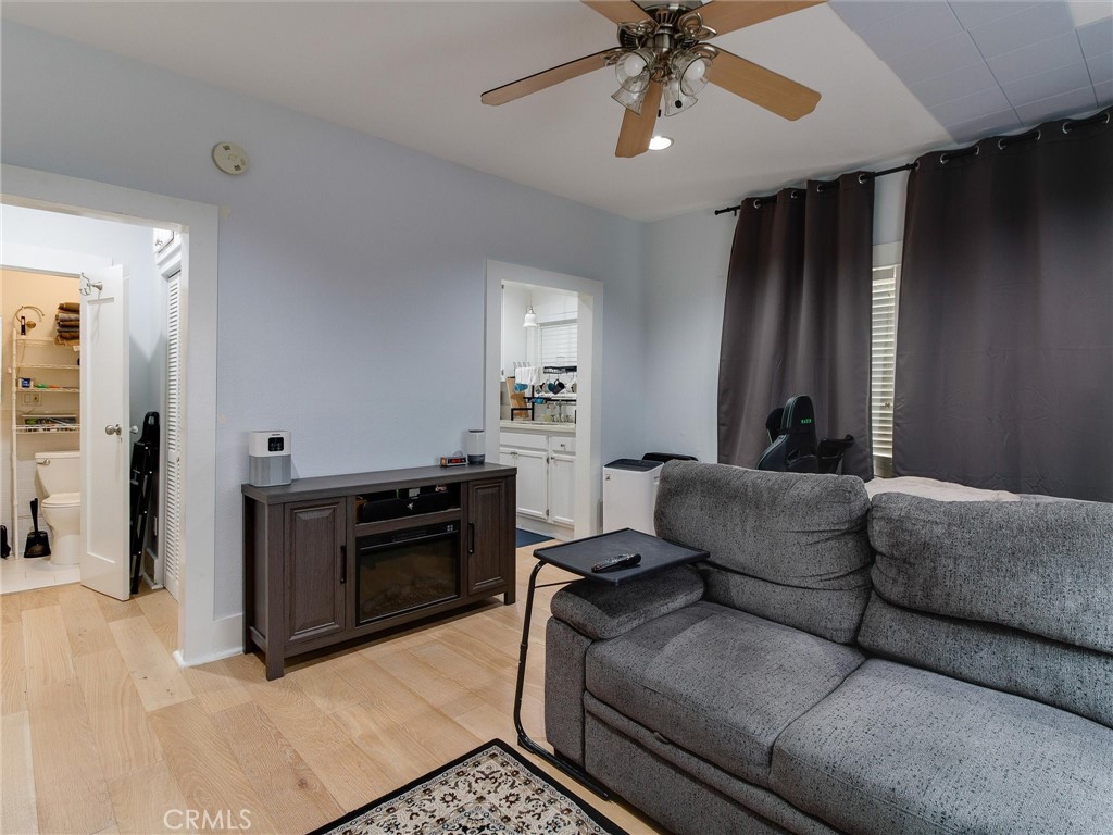 323 W 4th. Unit 101 101 Property Photo 6