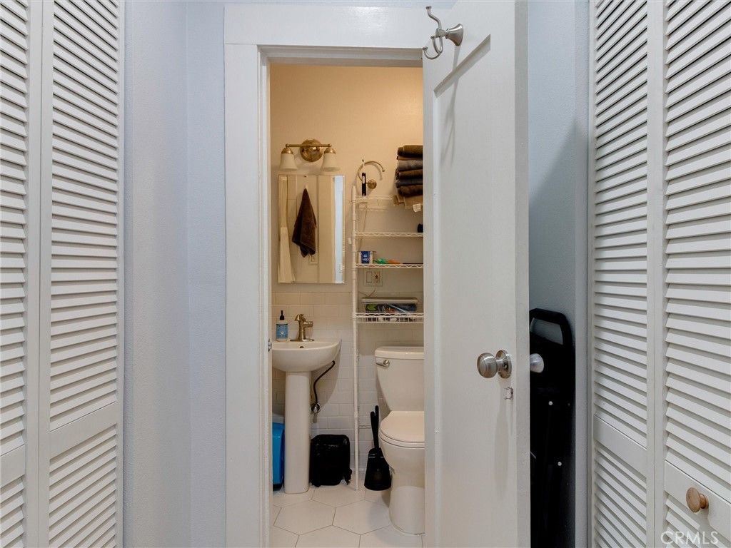 323 W 4th. Unit 101 101 Property Photo 7