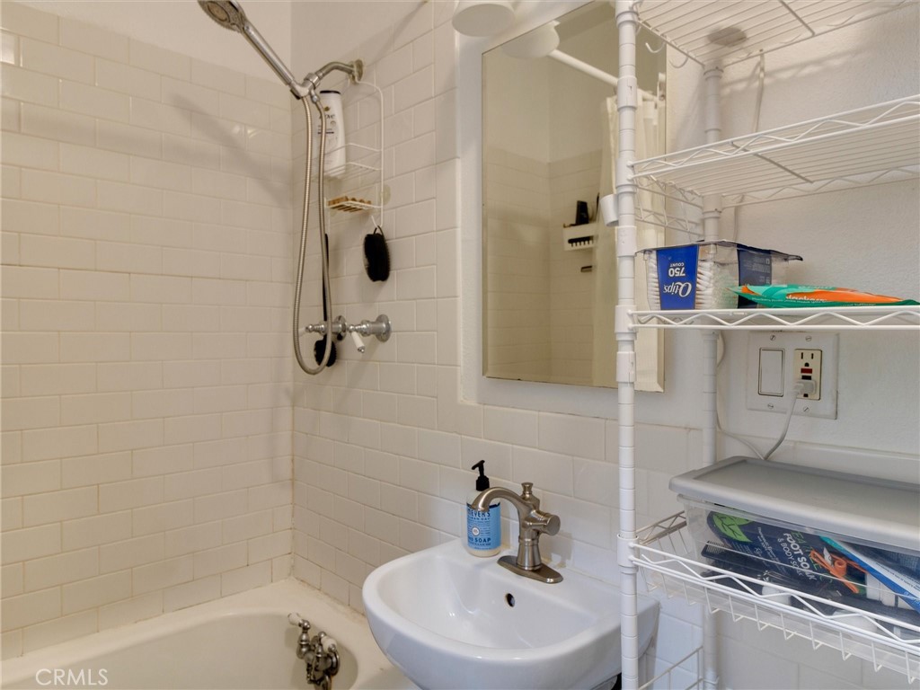 323 W 4th. Unit 101 101 Property Photo 8