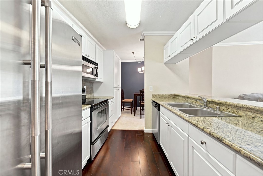 838 Pine 515 Property Photo 6