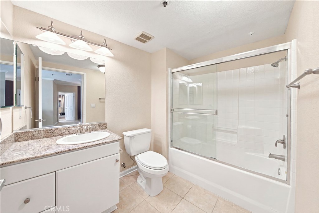 838 Pine 515 Property Photo 13
