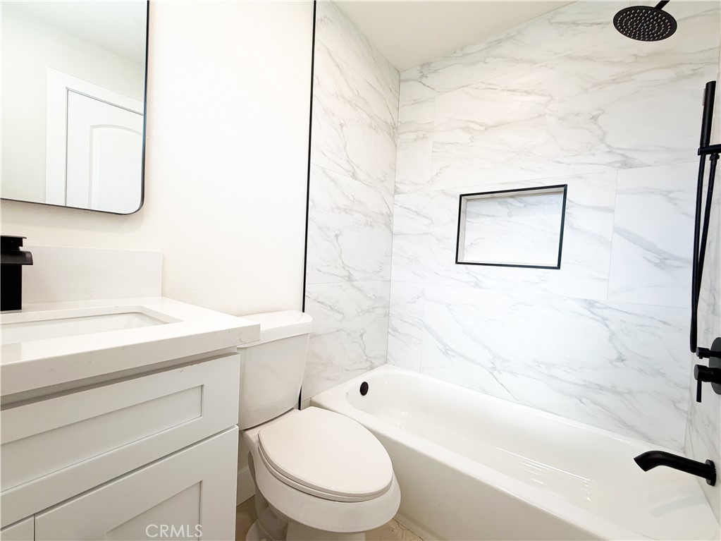 110 N Western Property Photo 7