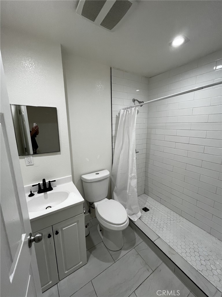 4516 S Normandie 1/2 Property Photo 4
