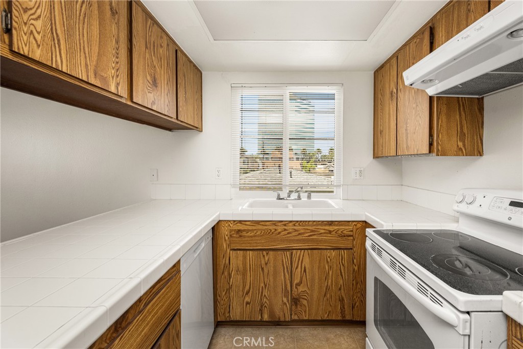 17041 B Lane Property Photo 36