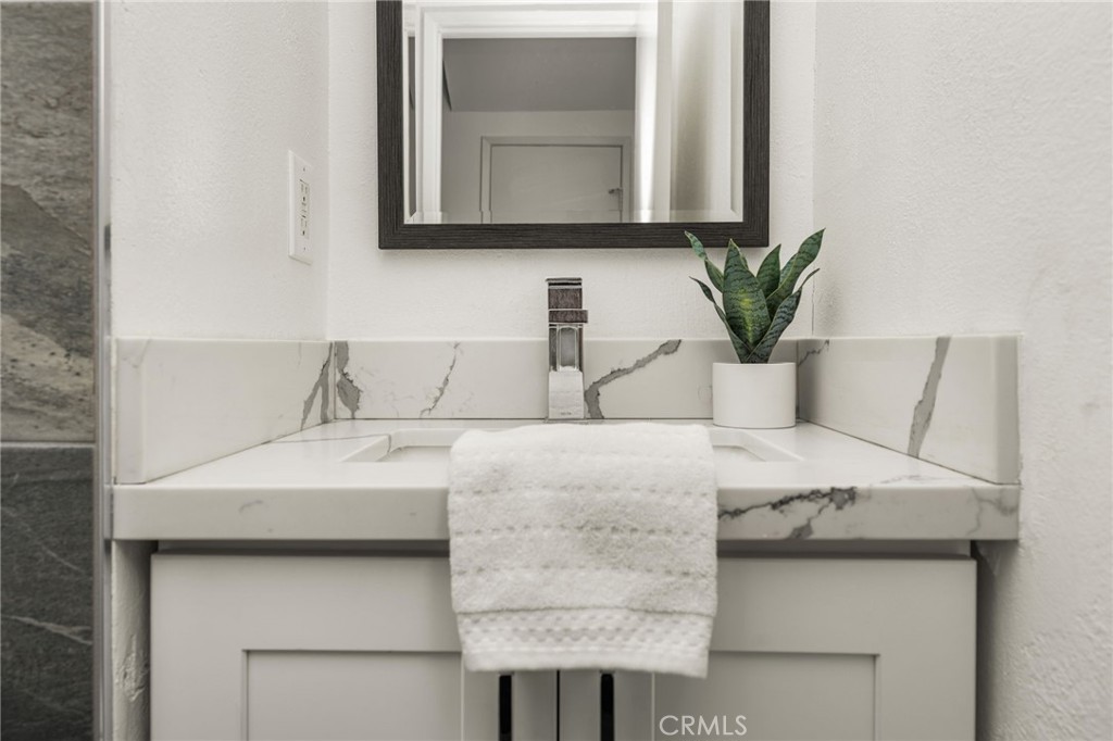 400 S Flower 74 Property Photo 10