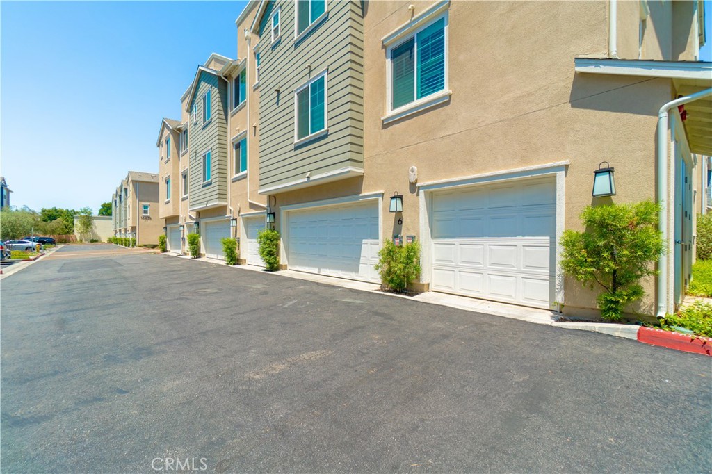 16434 Whittier #6 Boulevard Property Photo 1
