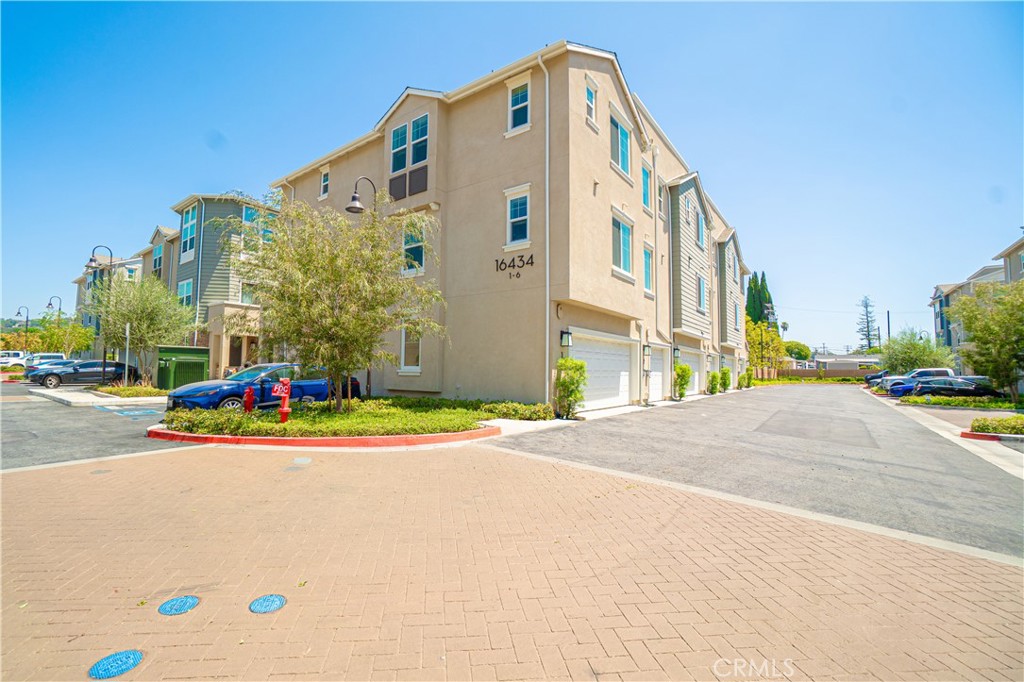 16434 Whittier #6 Boulevard Property Photo 2