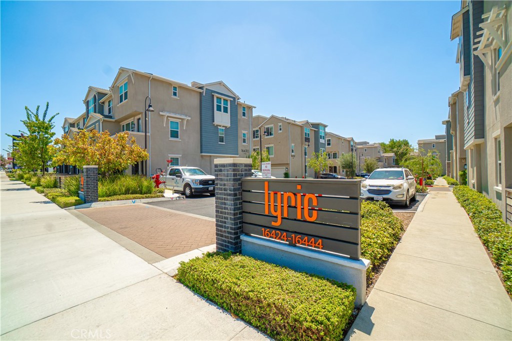 16434 Whittier #6 Boulevard Property Photo 3