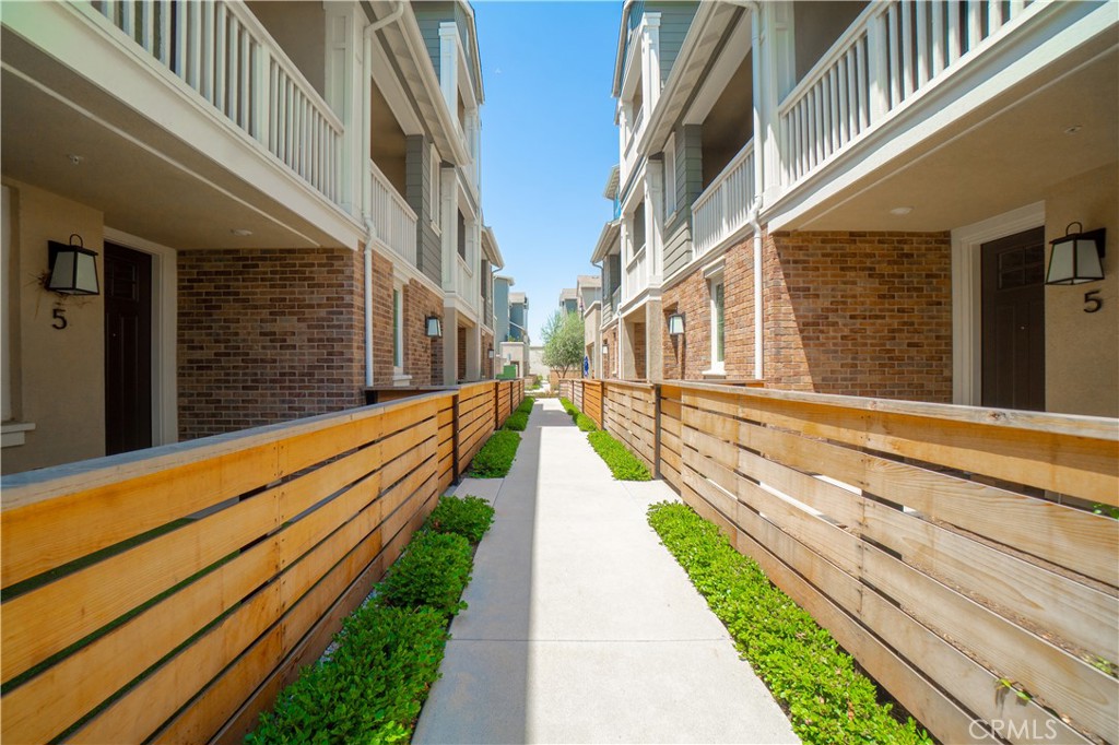16434 Whittier #6 Boulevard Property Photo 4
