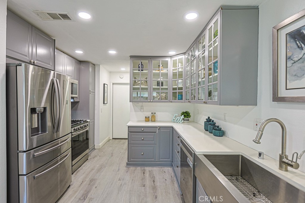 2640 W Meadowview Property Photo 18