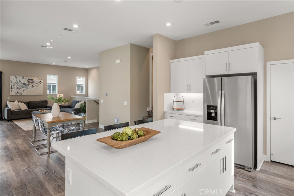 1423 W Cara Property Photo 18