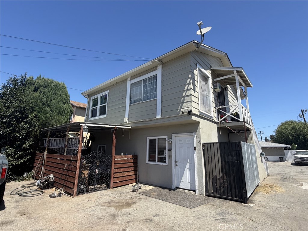 1735 W Washington Property Photo 1