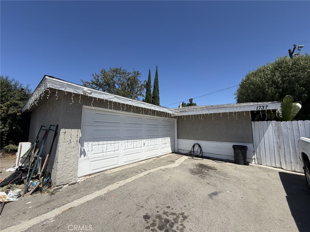 1735 W Washington Property Photo 3