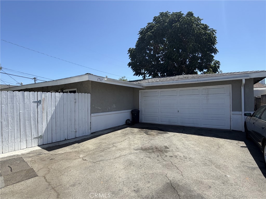 1735 W Washington Property Photo 4