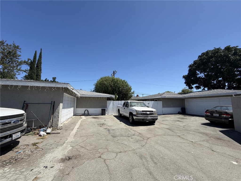 1735 W Washington Property Photo 8