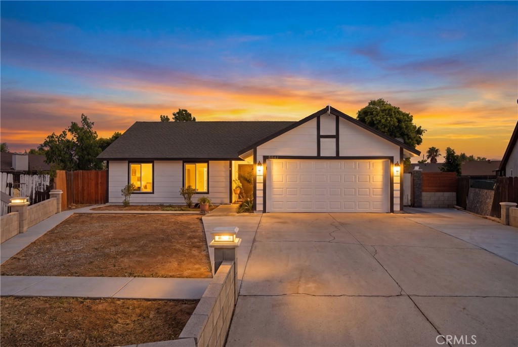 2443 Tulip Court Property Photo 1