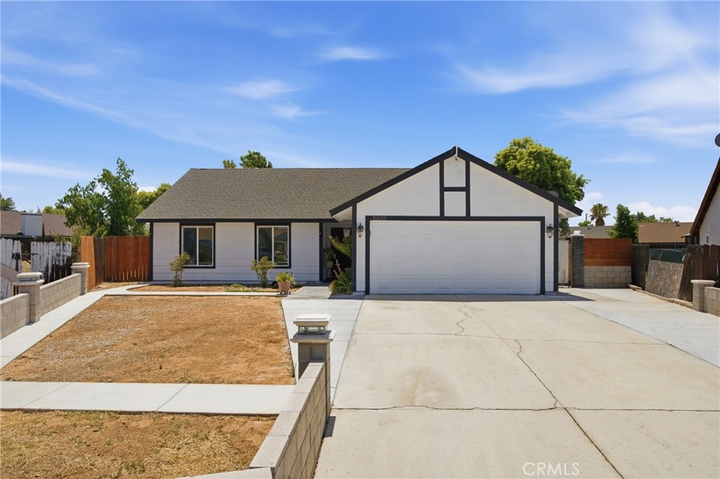 2443 Tulip Court Property Photo 2