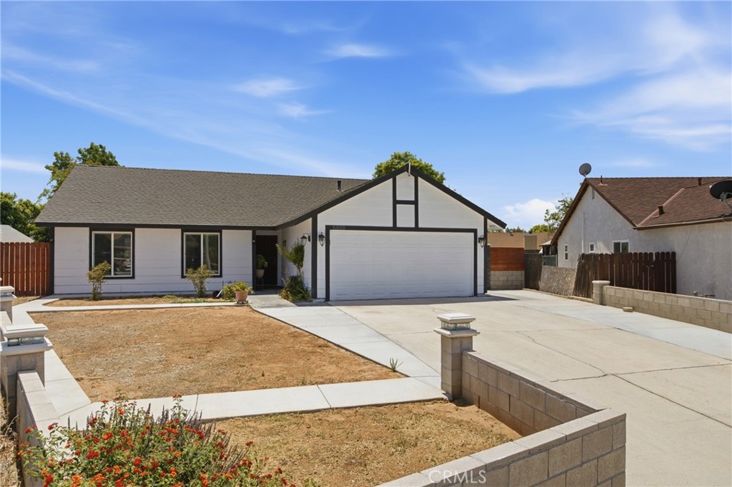 2443 Tulip Court Property Photo 3