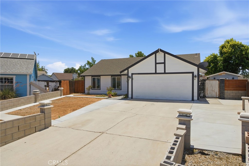 2443 Tulip Court Property Photo 4