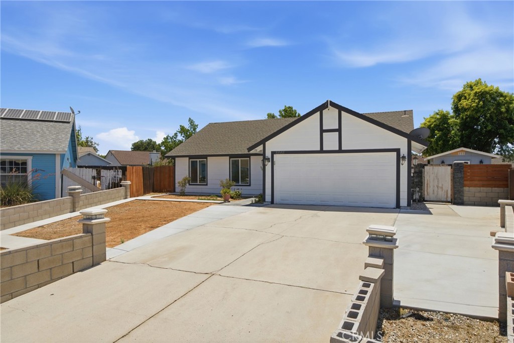 2443 Tulip Court Property Photo 4