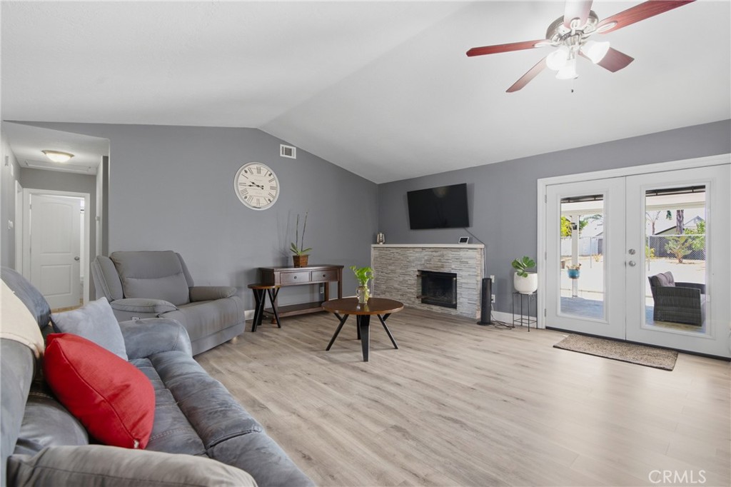 2443 Tulip Court Property Photo 8