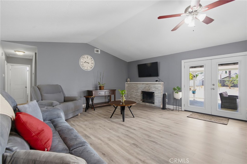 2443 Tulip Court Property Photo 8
