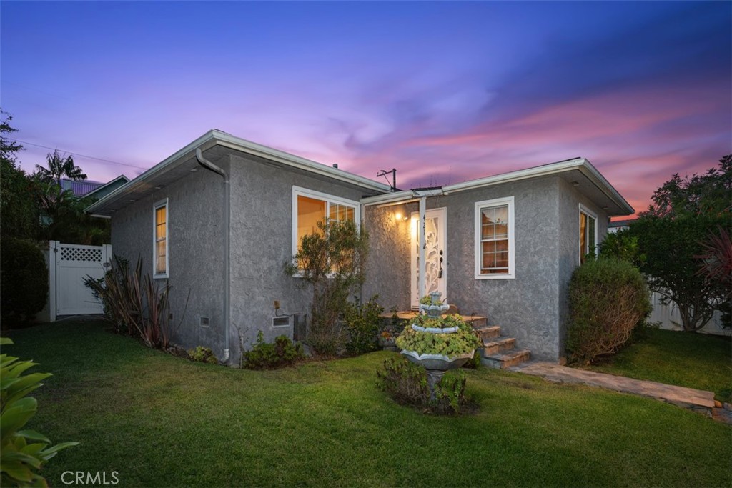 421 Catalina Property Photo 4