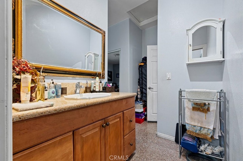 221 W Le Roy Property Photo 16