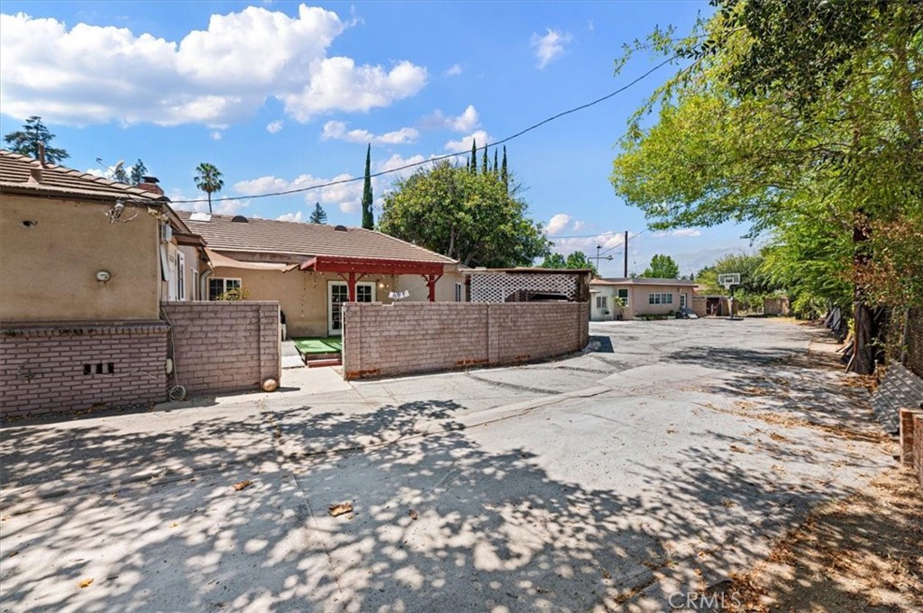 221 W Le Roy Property Photo 19