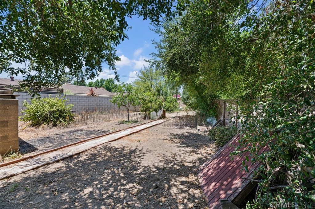 221 W Le Roy Property Photo 21