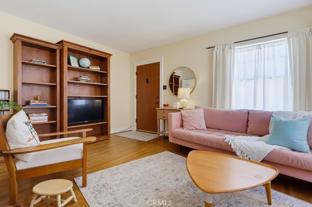 1366 Roycroft Property Photo 6