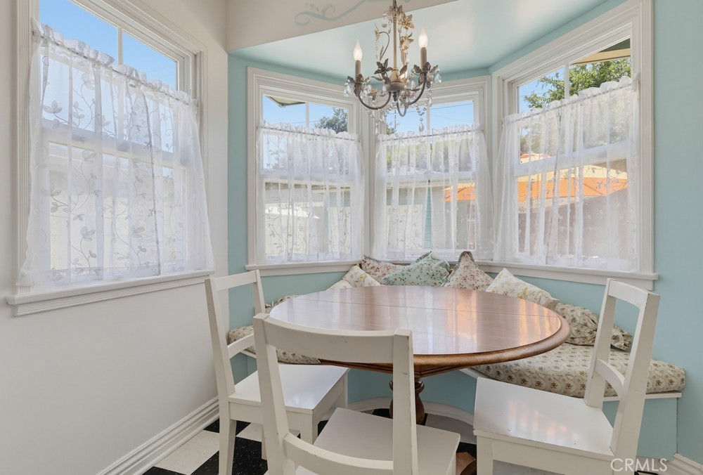 1366 Roycroft Property Photo 8