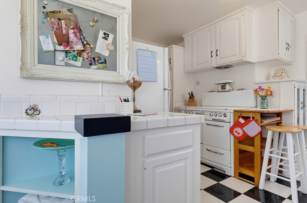 1366 Roycroft Property Photo 9