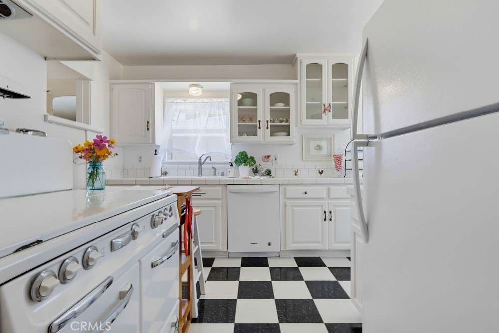 1366 Roycroft Property Photo 11