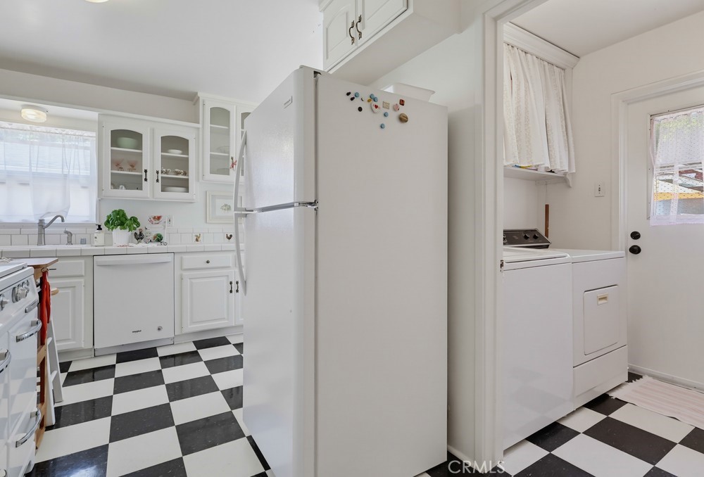 1366 Roycroft Property Photo 13
