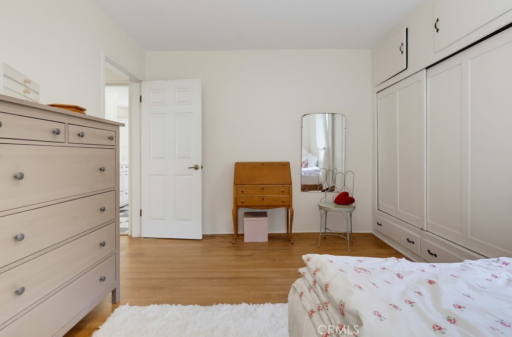 1366 Roycroft Property Photo 18