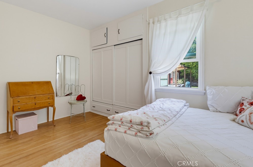 1366 Roycroft Property Photo 19