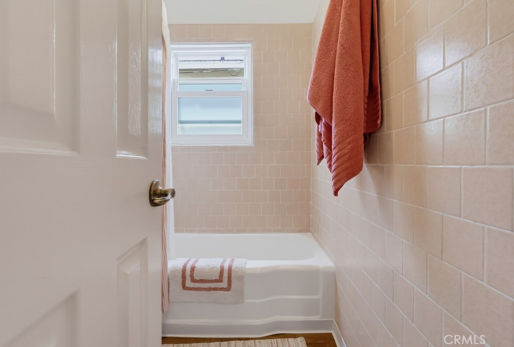 1366 Roycroft Property Photo 20