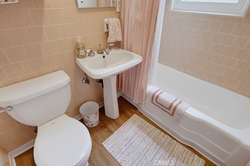 1366 Roycroft Property Photo 21