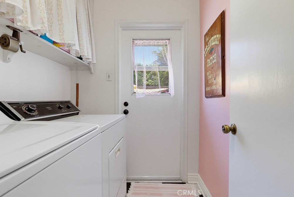 1366 Roycroft Property Photo 22