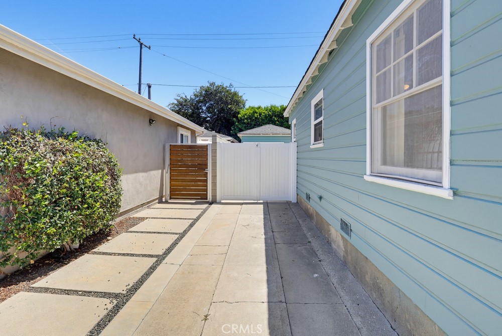 1366 Roycroft Property Photo 23