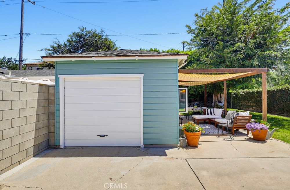 1366 Roycroft Property Photo 24