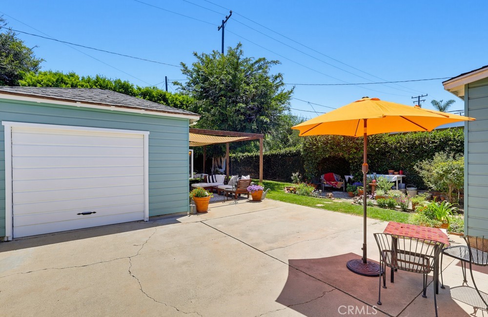 1366 Roycroft Property Photo 25