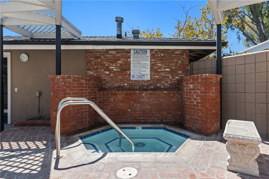 660 S Glassell Street 45 Property Photo 17