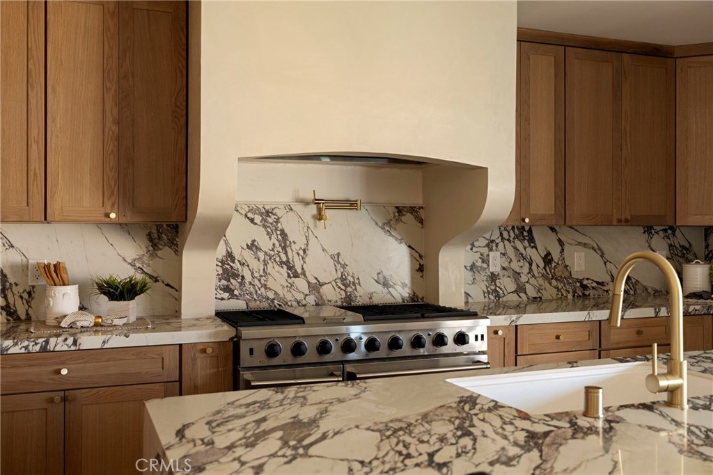 6829 E Parapet Property Photo 2