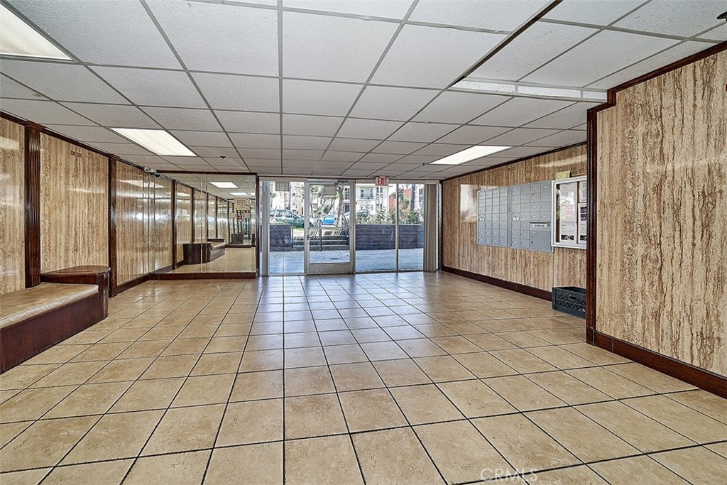 433 S Manhattan 213 Property Photo 3