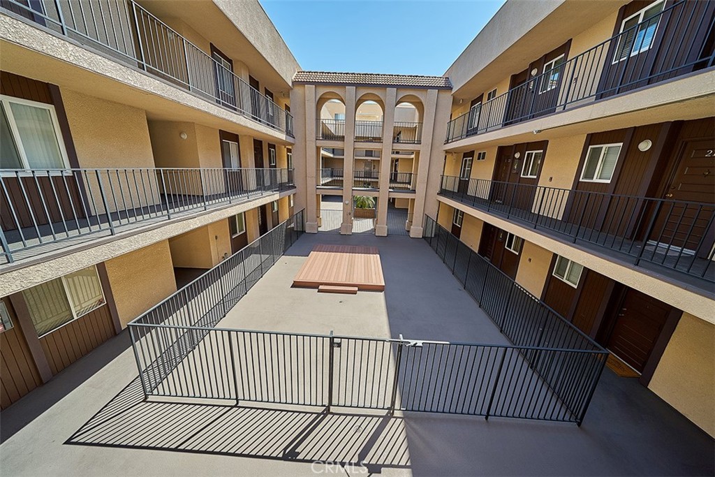 433 S Manhattan 213 Property Photo 6