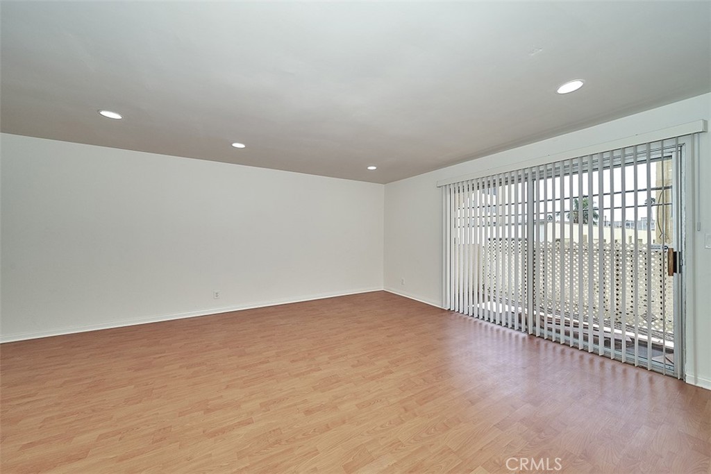 433 S Manhattan 213 Property Photo 8