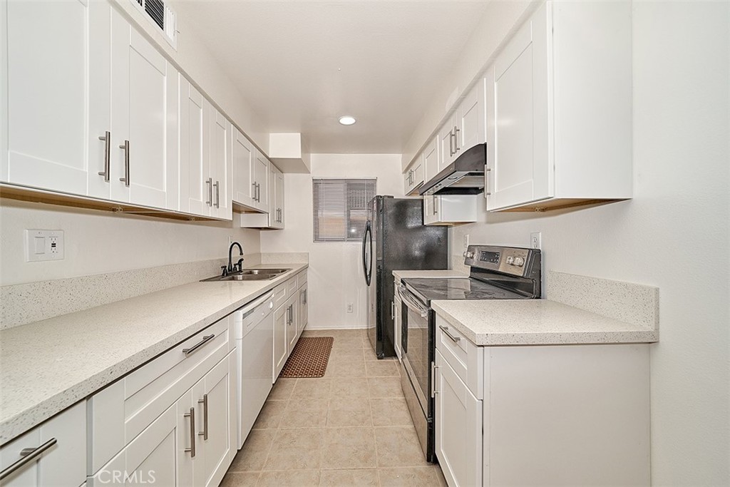 433 S Manhattan 213 Property Photo 9