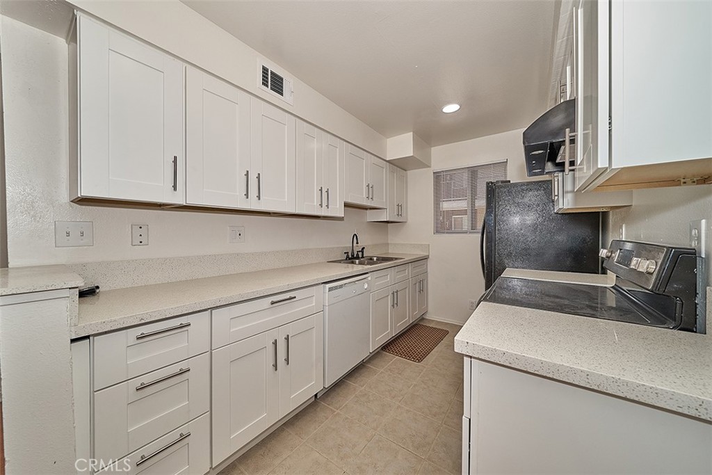 433 S Manhattan 213 Property Photo 10